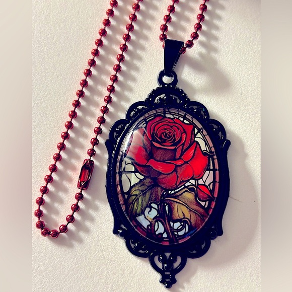 Jewelry - Necklace Gothic Framed Red Rose Black Metal oval 2.75” pendant 22”Red Ball chain
